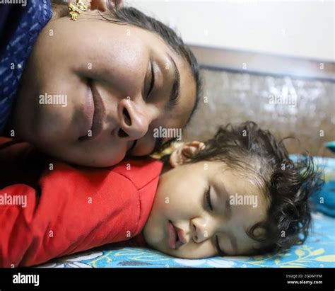 indian sleeping mom xxx|'indian mom sleep' Search .